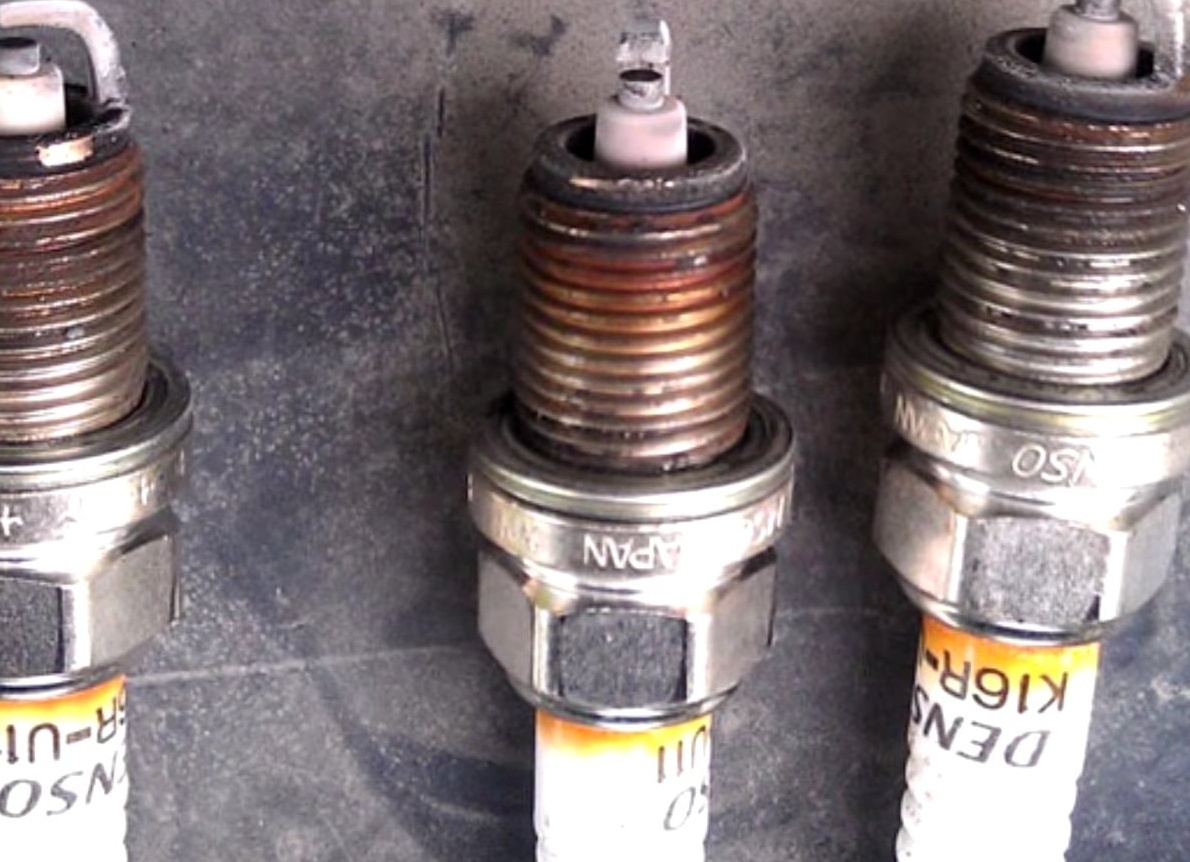 Как часто менять свечи зажигания и как это делать